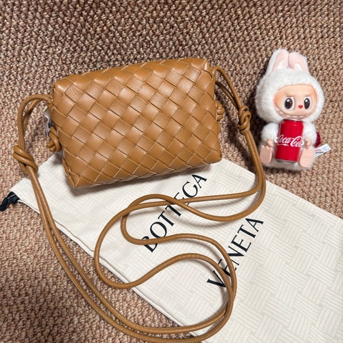 閒置新未使用 Bottega Veneta BV Loop編織斜挎包 杏仁色