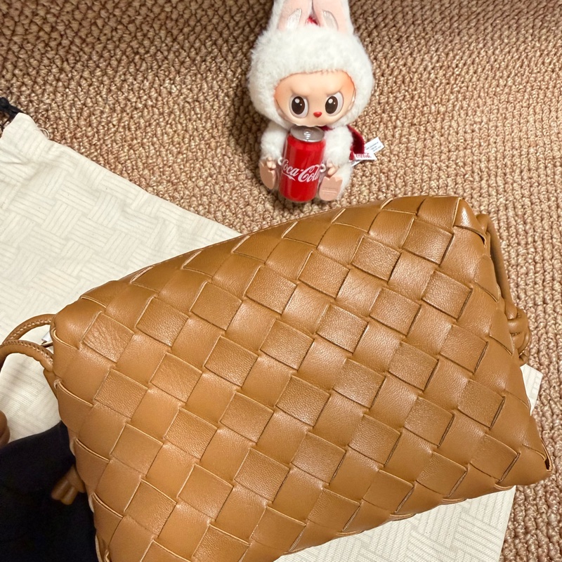 閒置新未使用 Bottega Veneta BV Loop編織斜挎包 杏仁色-2