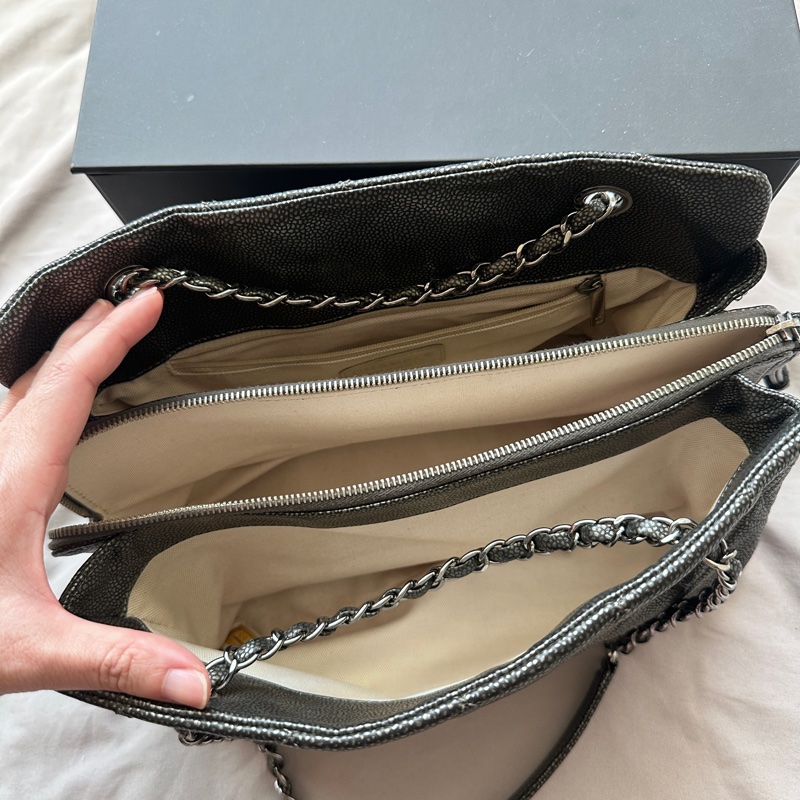 CHANEL|槍灰色荔枝牛皮雙C Logo 托特|低調稀有✨-10