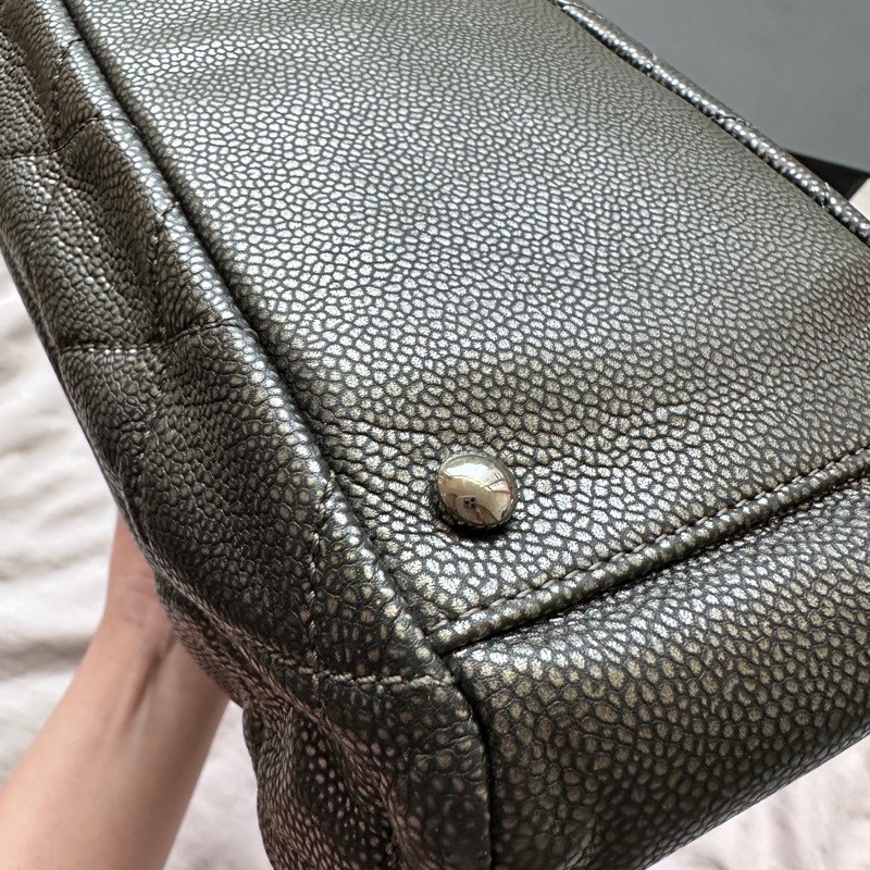 CHANEL|槍灰色荔枝牛皮雙C Logo 托特|低調稀有✨-15