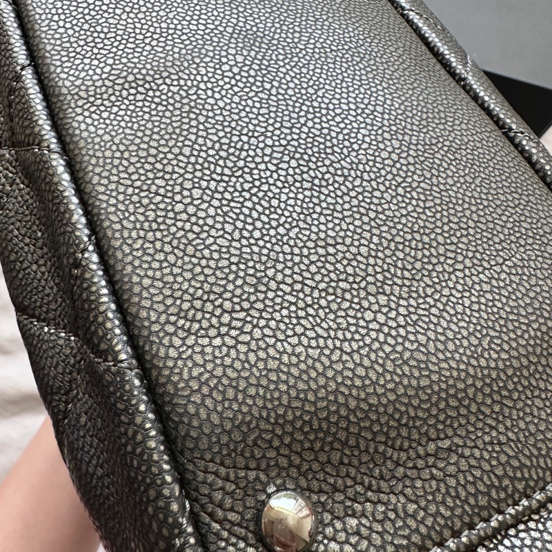 CHANEL|槍灰色荔枝牛皮雙C Logo 托特|低調稀有✨-16