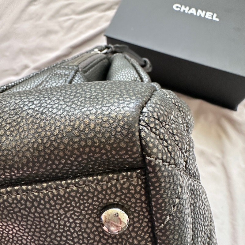 CHANEL|槍灰色荔枝牛皮雙C Logo 托特|低調稀有✨-19