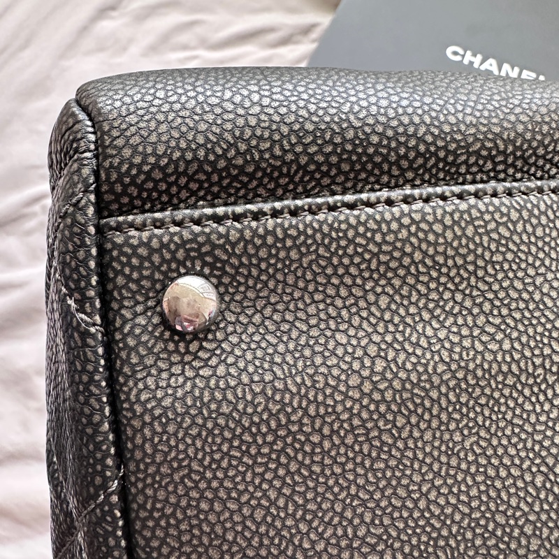 CHANEL|槍灰色荔枝牛皮雙C Logo 托特|低調稀有✨-20