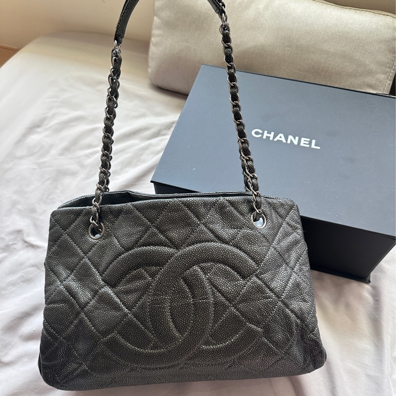 CHANEL|槍灰色荔枝牛皮雙C Logo 托特|低調稀有✨-1