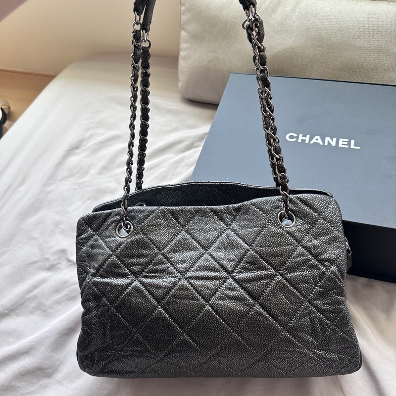 CHANEL|槍灰色荔枝牛皮雙C Logo 托特|低調稀有✨-2