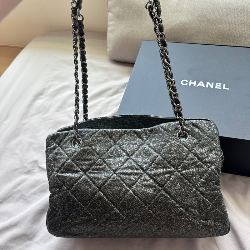 CHANEL|槍灰色荔枝牛皮雙C Logo 托特|低調稀有✨-3