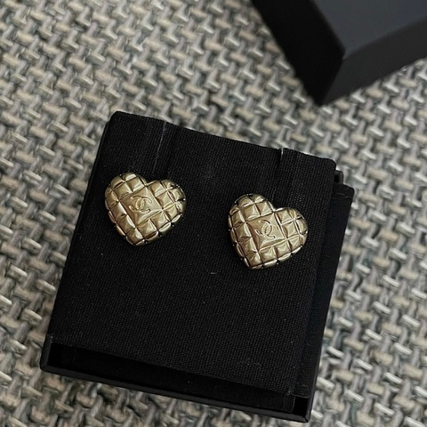 Chanel香奈兒耳環21P金色菱格紋磨砂愛心雙C耳環 耳墜 耳釘