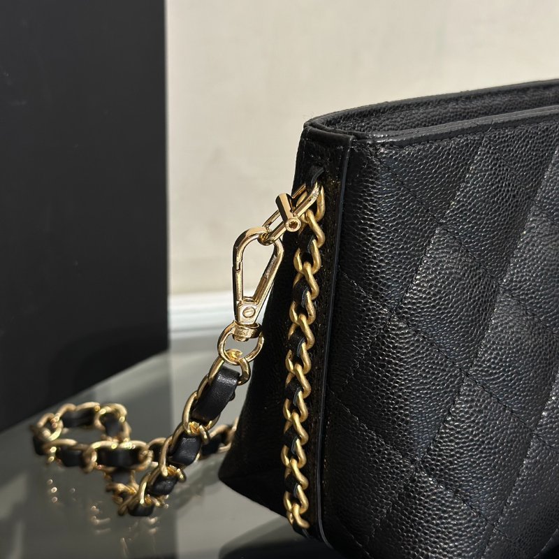 CHANEL 25A粒面牛皮化妝包 - 黑金-6