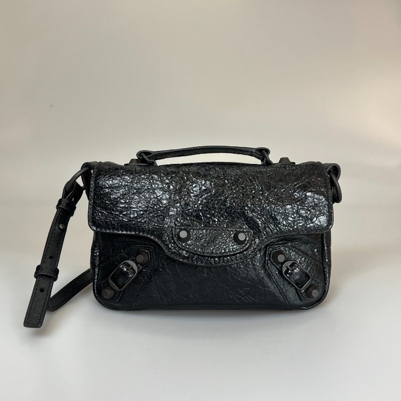 全新品 BALENCIAGA  黑復古皮革機車包造型翻蓋側背包-0