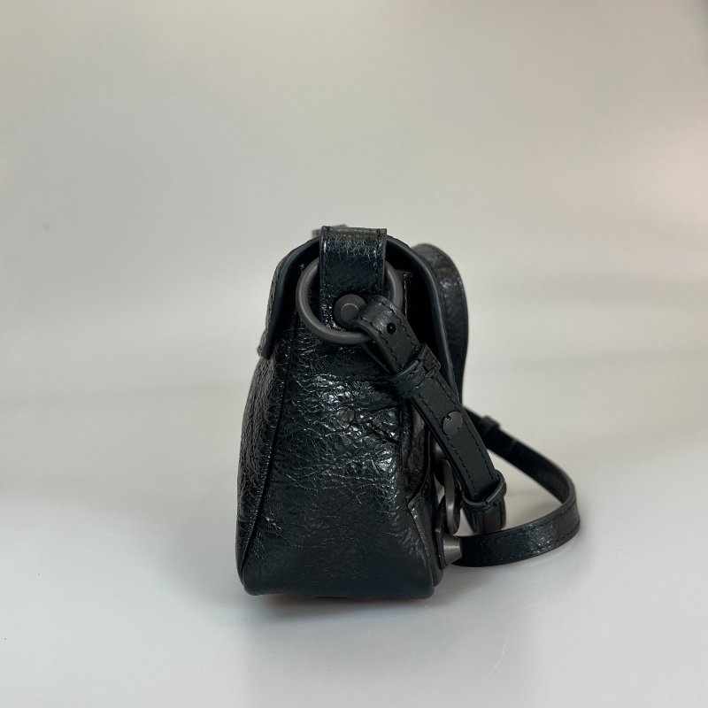 全新品 BALENCIAGA  黑復古皮革機車包造型翻蓋側背包-2
