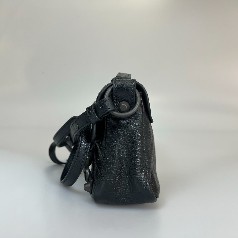 全新品 BALENCIAGA  黑復古皮革機車包造型翻蓋側背包-3
