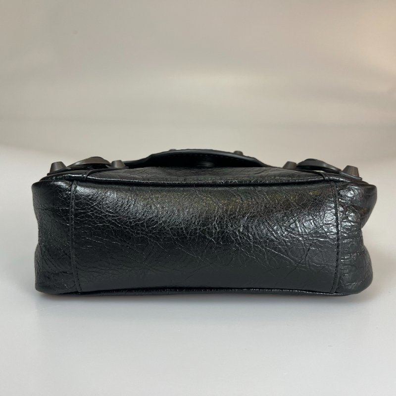全新品 BALENCIAGA  黑復古皮革機車包造型翻蓋側背包-4