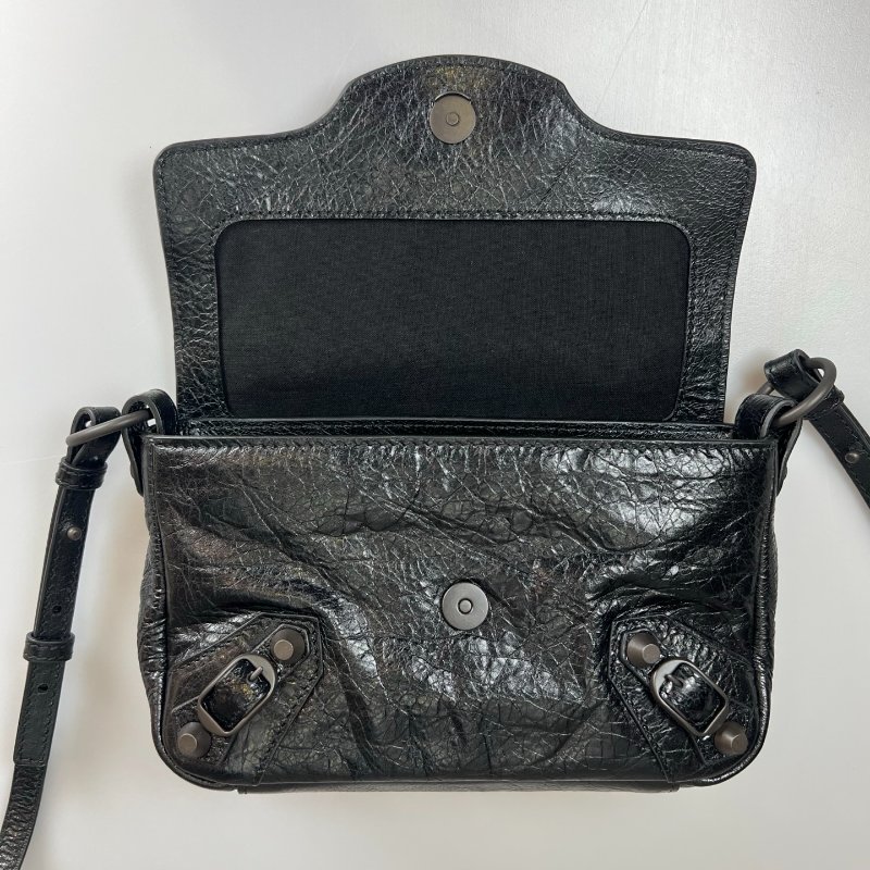 全新品 BALENCIAGA  黑復古皮革機車包造型翻蓋側背包-5