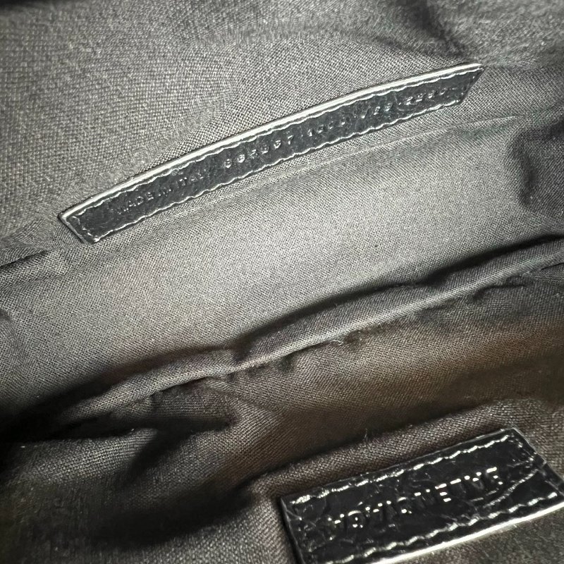 全新品 BALENCIAGA  黑復古皮革機車包造型翻蓋側背包-6