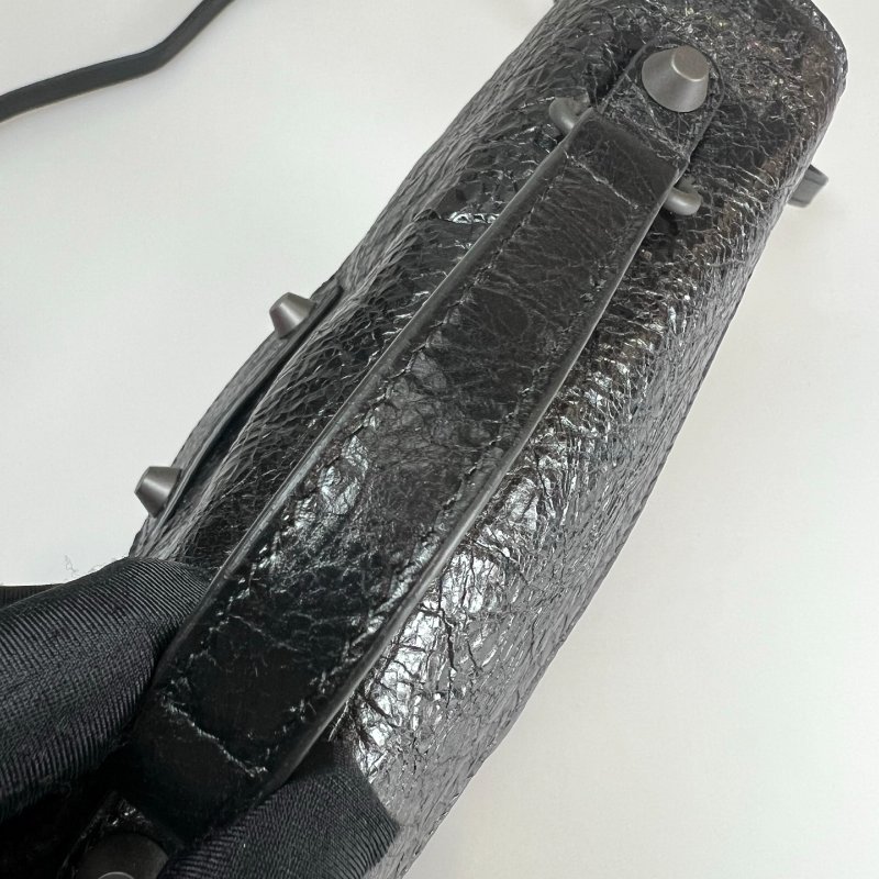 全新品 BALENCIAGA  黑復古皮革機車包造型翻蓋側背包-8