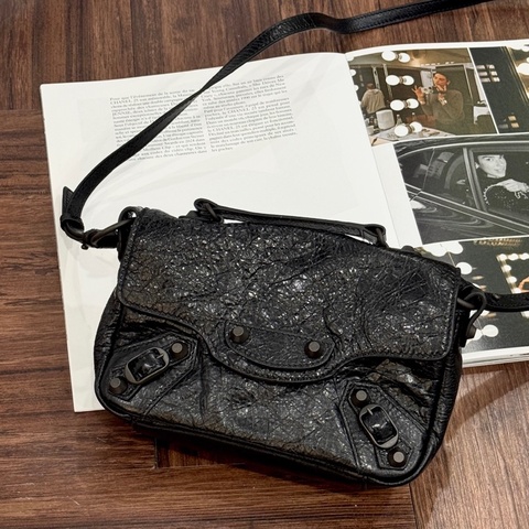 全新品 BALENCIAGA 黑復古皮革機車包造型翻蓋側背包