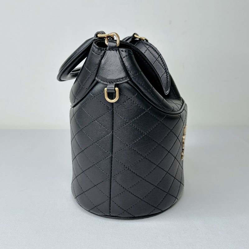 YSL Gaby Bucket黑金羊皮翻蓋水桶包-3