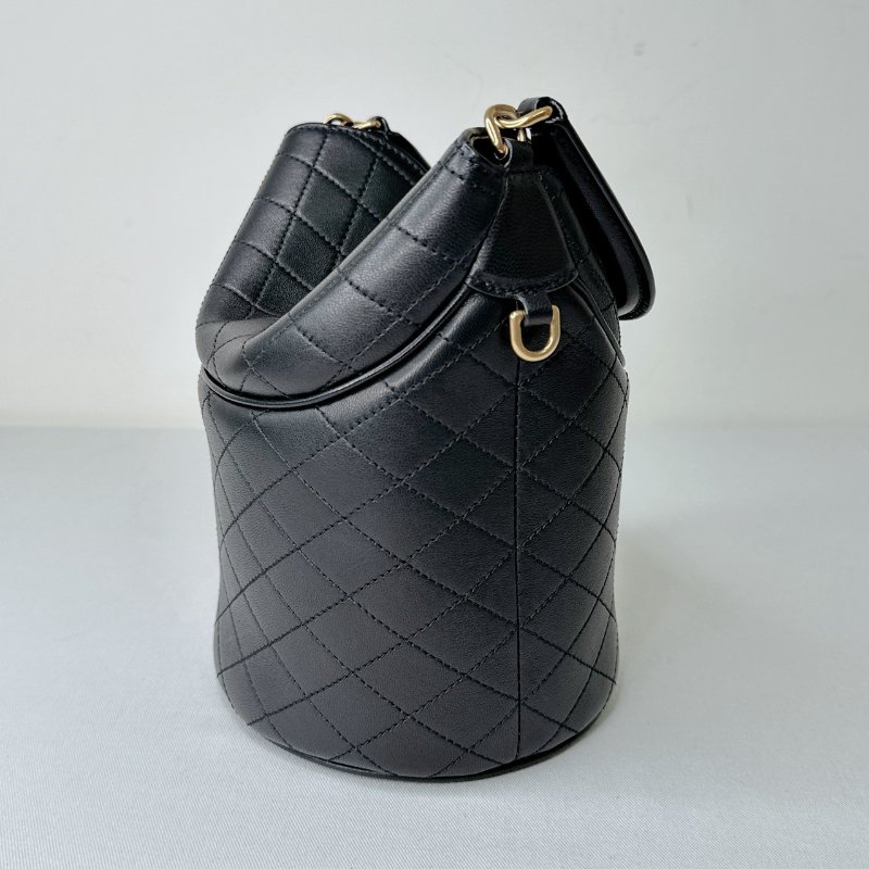 YSL Gaby Bucket黑金羊皮翻蓋水桶包-4