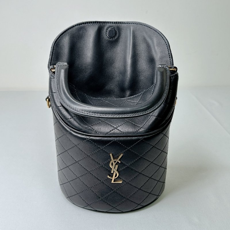 YSL Gaby Bucket黑金羊皮翻蓋水桶包-6