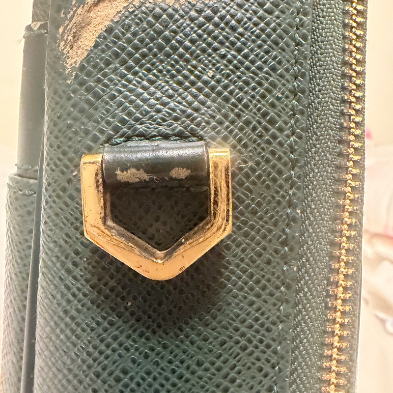 【珍稀收藏】LV Louis Vuitton 經典 Taiga 壓紋皮革手提公事包/電腦包 (深森林綠/附側背環/硬挺帥氣) /2F260530-1-10