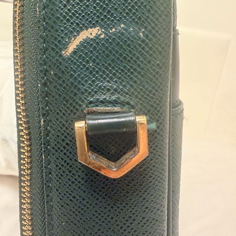 【珍稀收藏】LV Louis Vuitton 經典 Taiga 壓紋皮革手提公事包/電腦包 (深森林綠/附側背環/硬挺帥氣) /2F260530-1-11