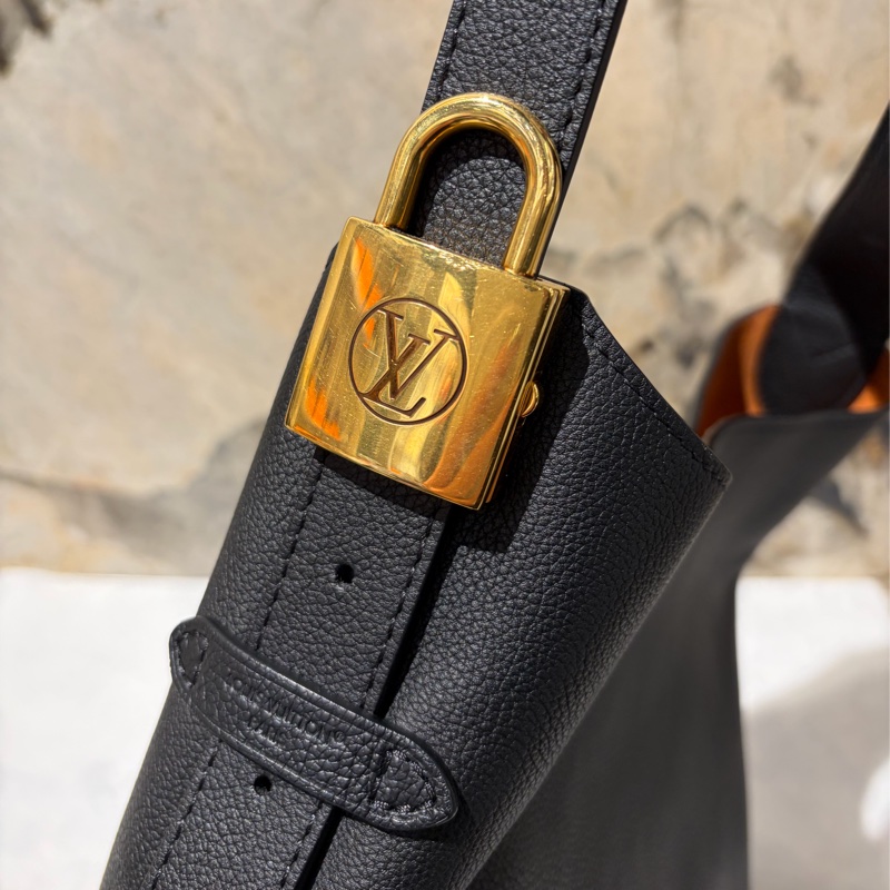 Louis Vuitton Low Key Hobo 水桶包-7