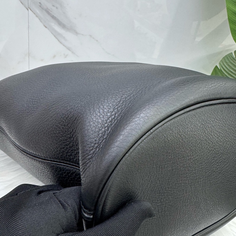 聖羅蘭 Saint laurent hobo粒面牛皮水桶包 單肩腋下包 手提包 軟fufu的粒面牛皮-9