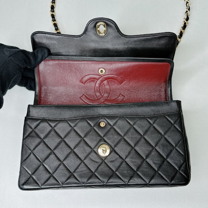 CHANEL Vintage黑金羊皮翻蓋鏈帶包-7