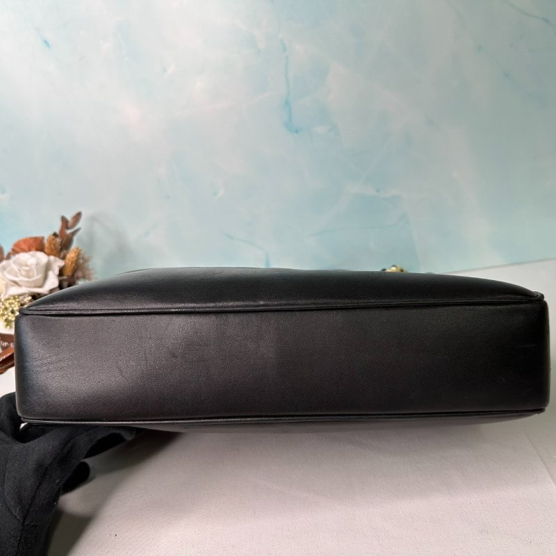 CHANEL 老香菱格紋金球托特包-8