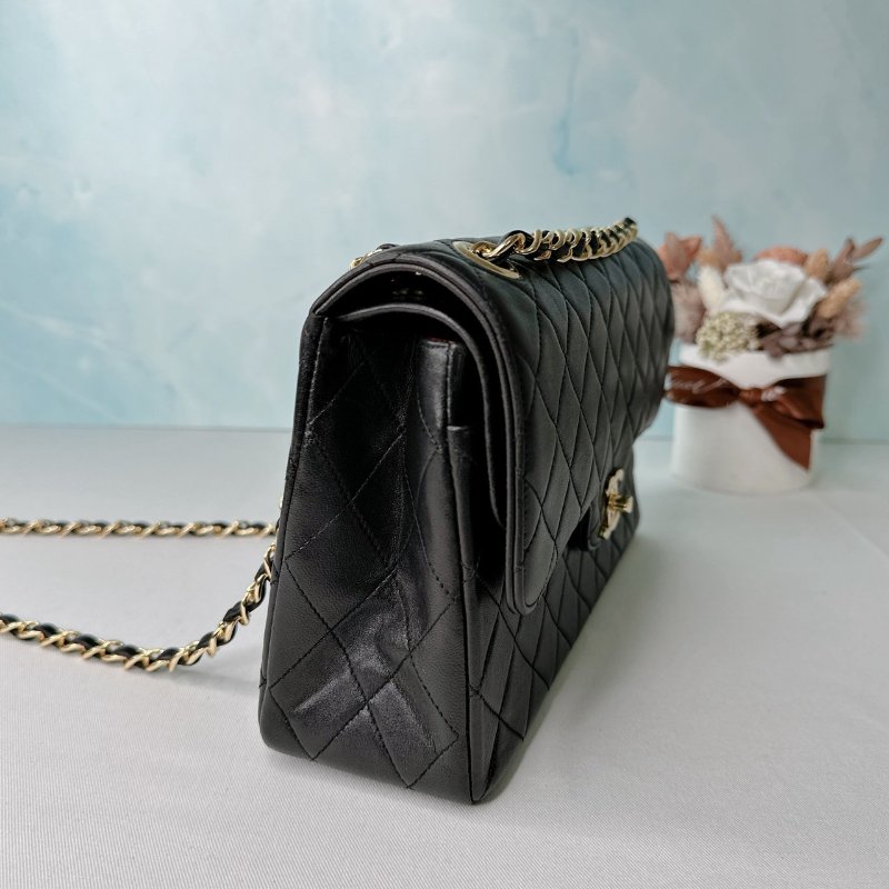 CHANEL Vintage黑金羊皮鏈帶包-3