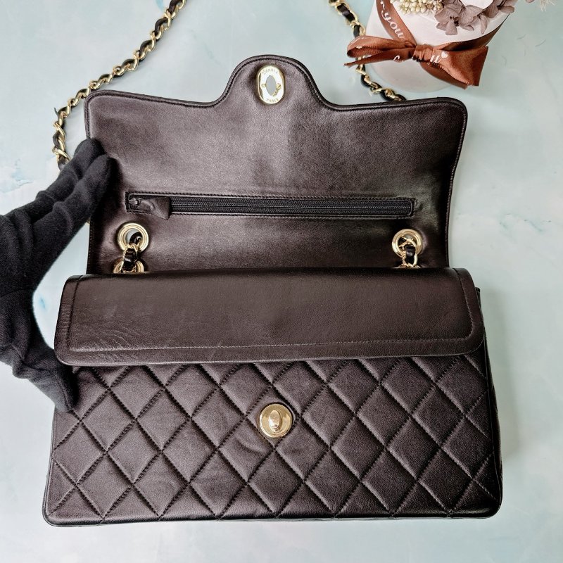 CHANEL Vintage黑金羊皮鏈帶包-4