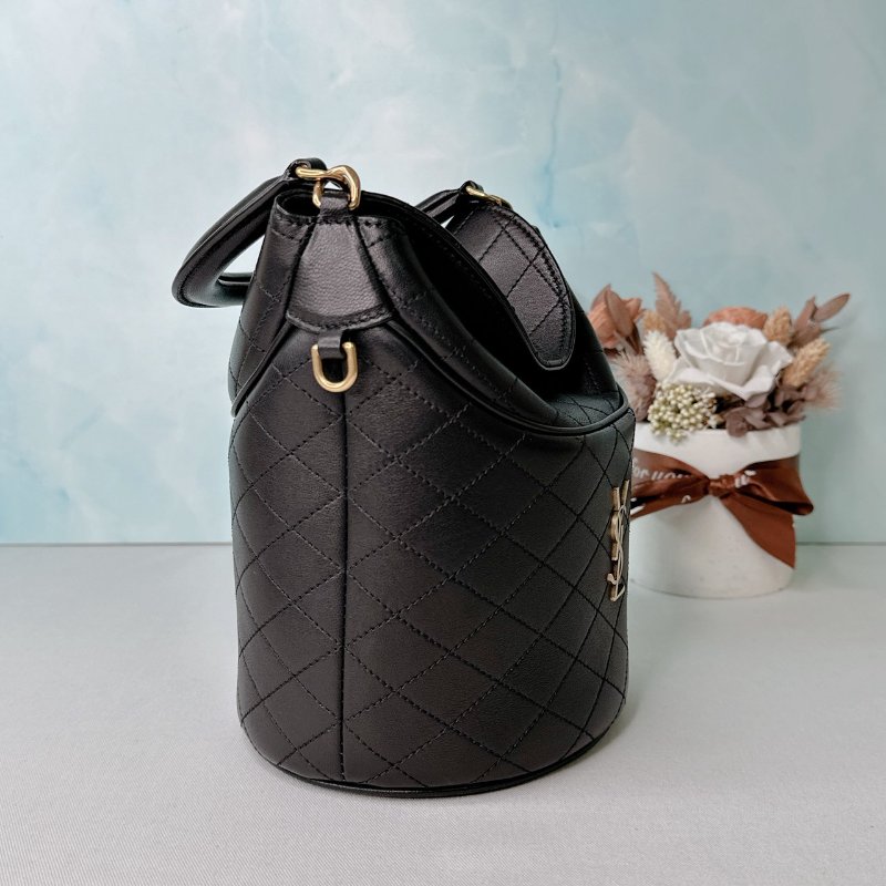 YSL Gaby Bucket黑金羊皮水桶包-3