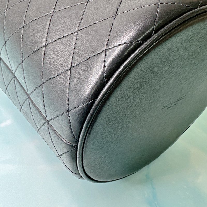YSL Gaby Bucket黑金羊皮水桶包-7