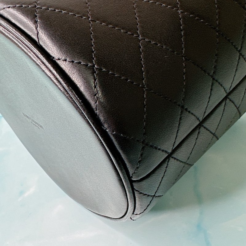 YSL Gaby Bucket黑金羊皮水桶包-8