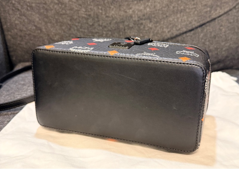 MCM 專櫃正品 黑色 化妝盒 相機包 箱包 斜背包 小方包-7