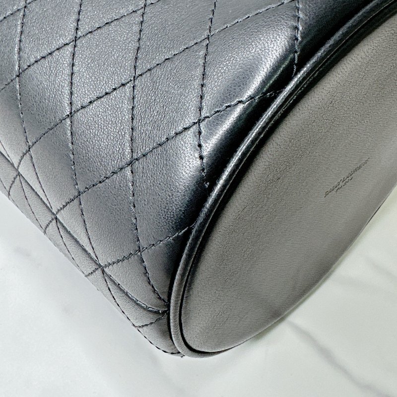 YSL Gaby Bucket黑金翻蓋水桶包-7