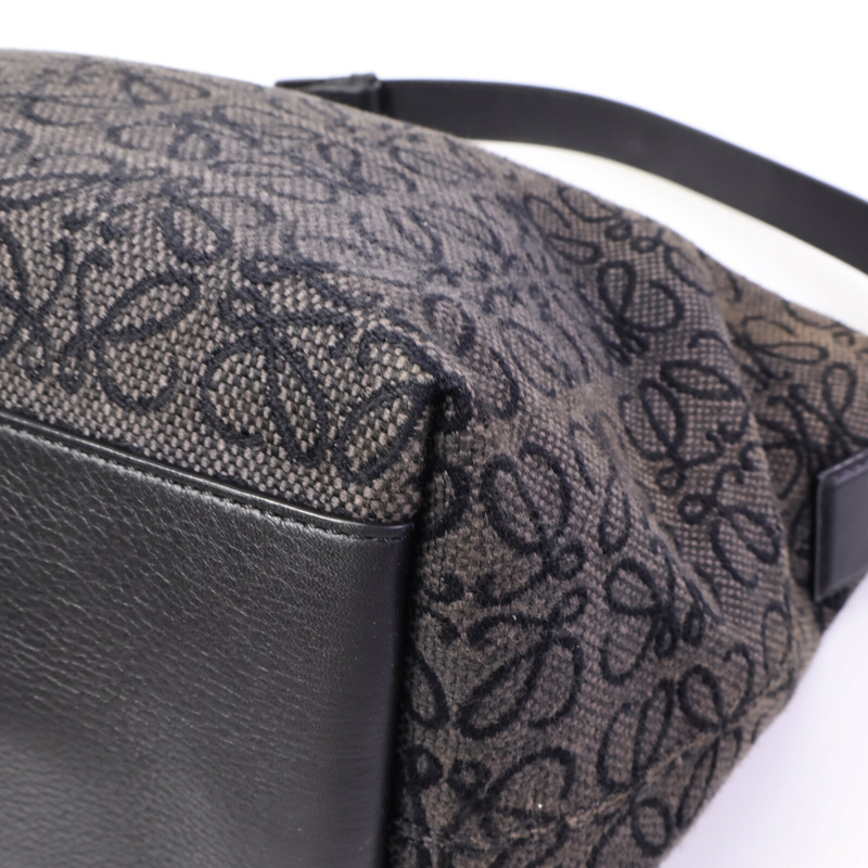 LOEWE 帆布Cubi Anagram肩背袋-12
