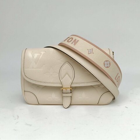 LOUIS VUITTON Diane法棍包24寬肩帶白色牛皮晶片肩背包