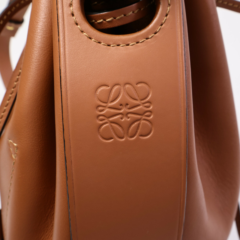 LOEWE 牛皮皮革Balloon Small肩背袋-7