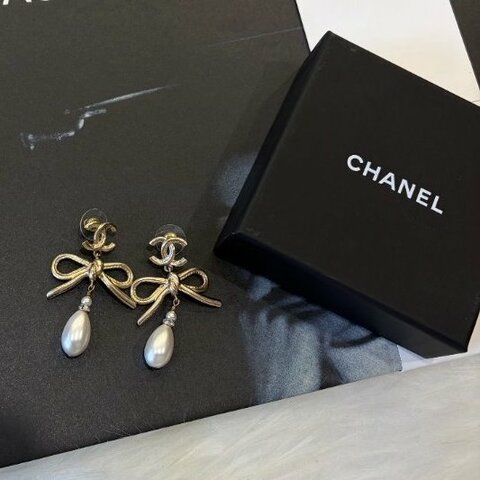 CHANEL  蝴蝶垂墜珠珠耳環
