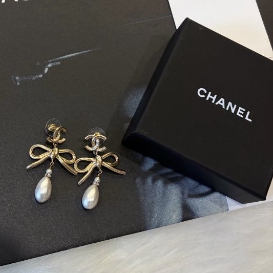 CHANEL  蝴蝶垂墜珠珠耳環-0