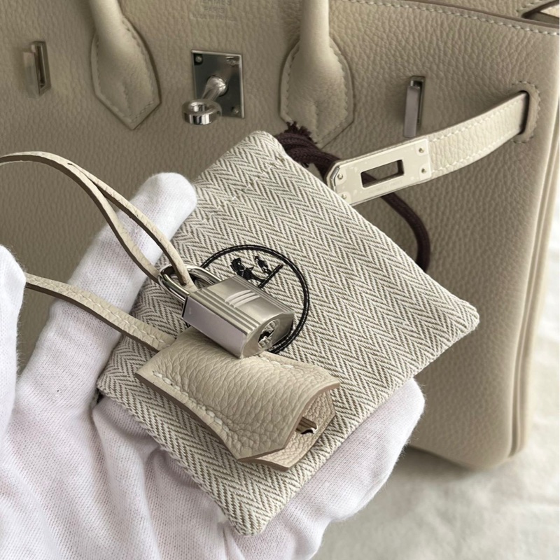 閒置新HERMES/愛馬仕 Birkin 25 togo皮 鉑金包手提包 奶昔白 銀扣 G刻 附件：鎖鑰匙-8