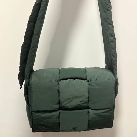 Bottega Veneta 軍綠尼龍斜背包