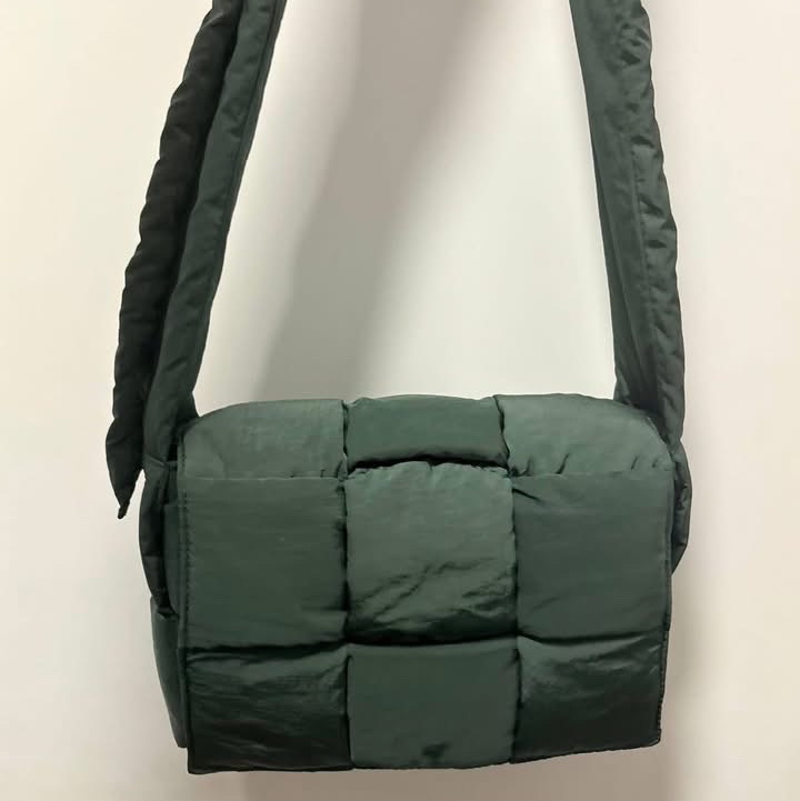 Bottega Veneta 軍綠尼龍斜背包-0