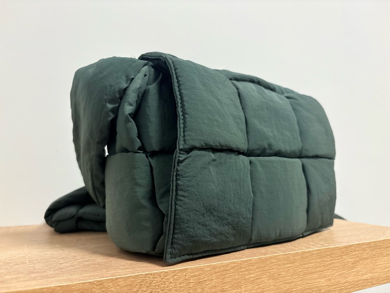 Bottega Veneta 軍綠尼龍斜背包-8