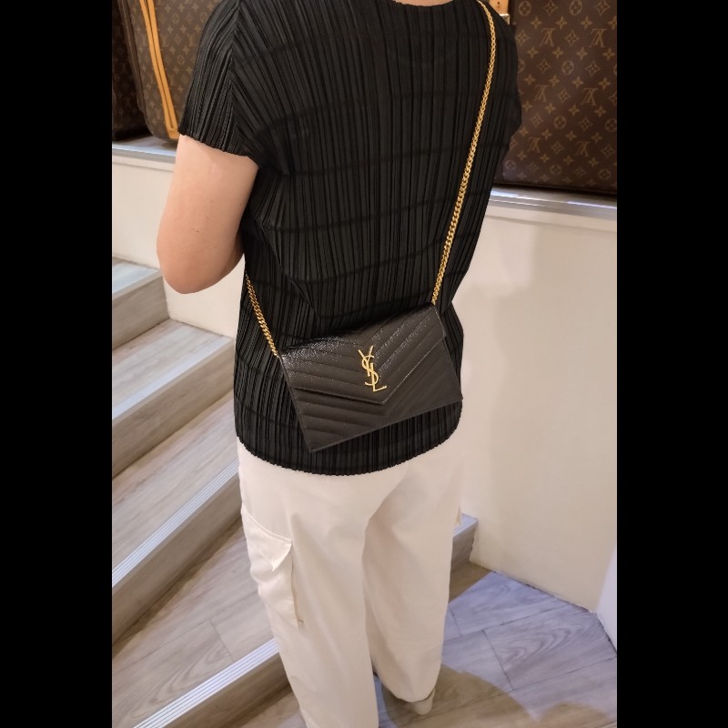 YSL 金鍊黑荔枝皮V格紋鍊帶小包 WOC-2
