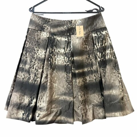 【美收精品】Prada 質感灰格紋短裙 5-422【隔月月中將轉賣至日本 上架期限30天】