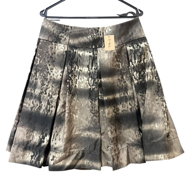 【美收精品】Prada 質感灰格紋短裙 5-422【隔月月中將轉賣至日本 上架期限30天】-0