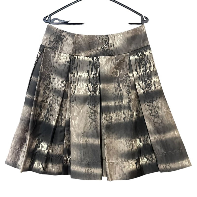【美收精品】Prada 質感灰格紋短裙 5-422【隔月月中將轉賣至日本 上架期限30天】-1