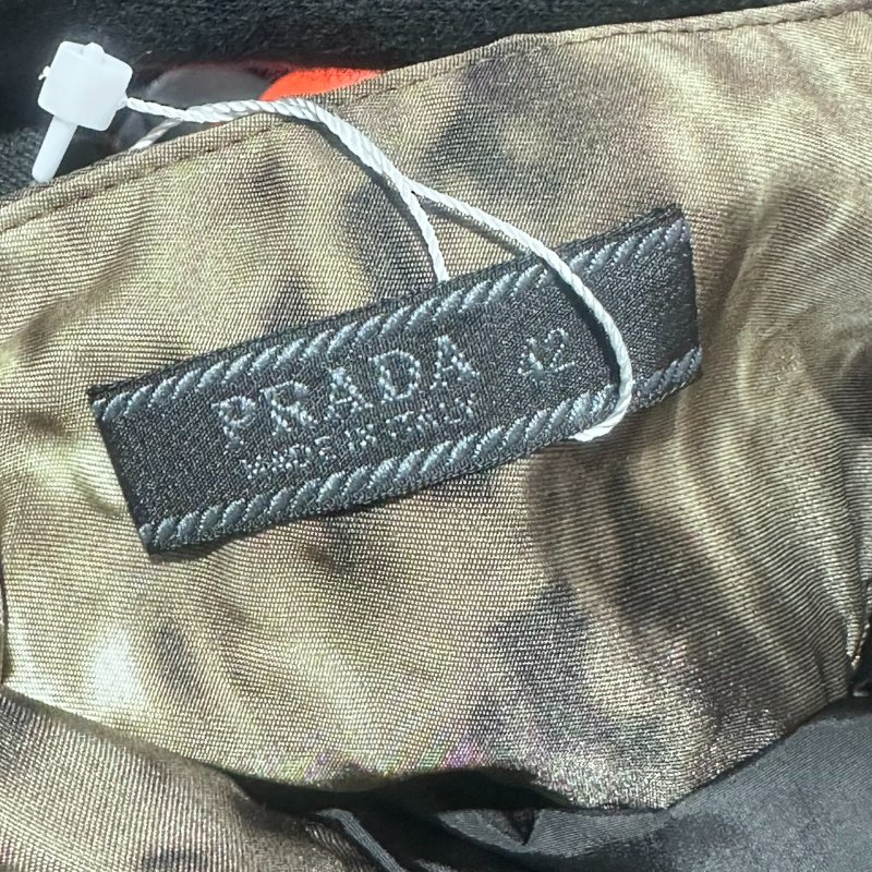 【美收精品】Prada 質感灰格紋短裙 5-422【隔月月中將轉賣至日本 上架期限30天】-4